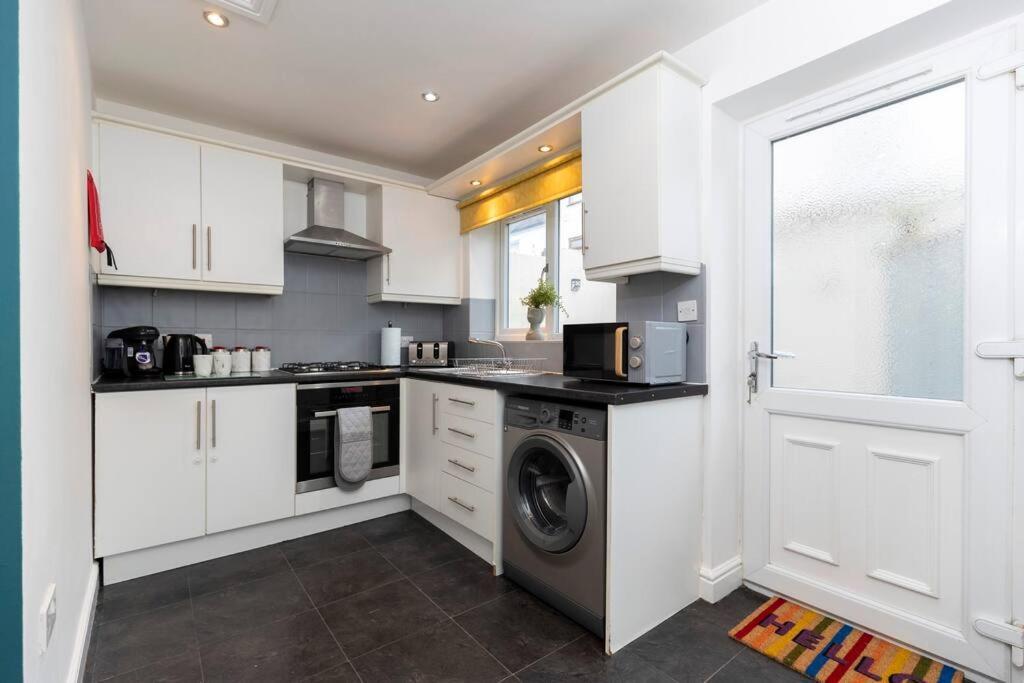 Town Centre & All The Comforts! Guisborough Extérieur photo