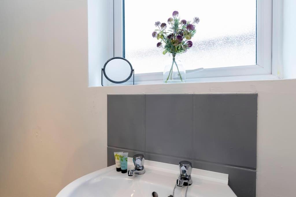 Town Centre & All The Comforts! Guisborough Extérieur photo