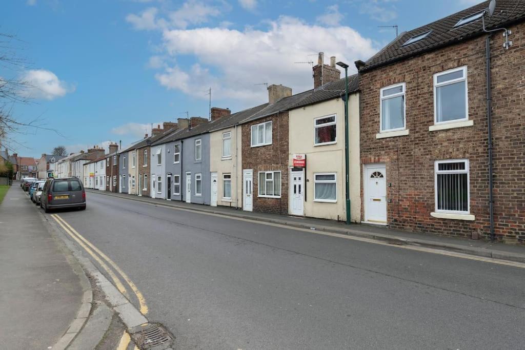 Town Centre & All The Comforts! Guisborough Extérieur photo