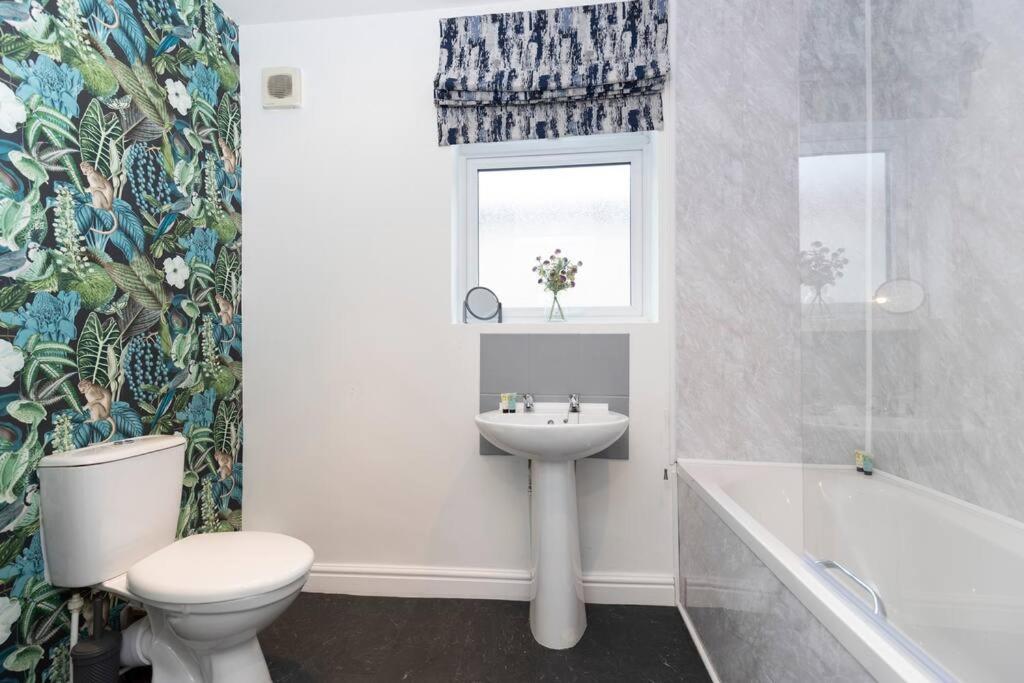 Town Centre & All The Comforts! Guisborough Extérieur photo