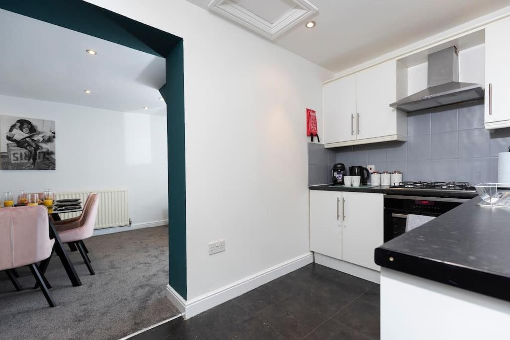 Town Centre & All The Comforts! Guisborough Extérieur photo