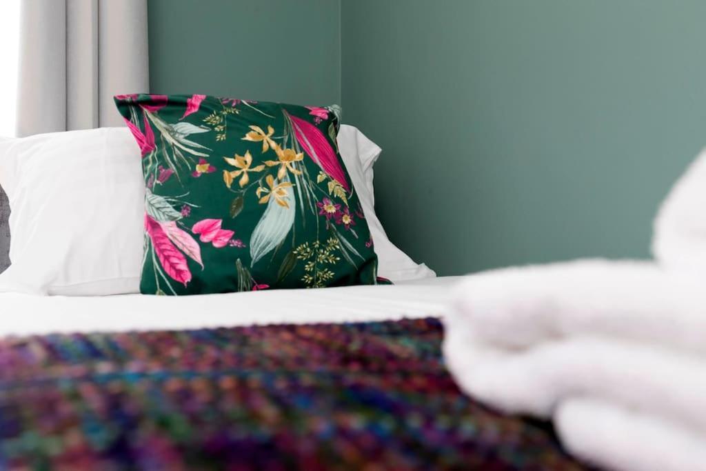 Town Centre & All The Comforts! Guisborough Extérieur photo