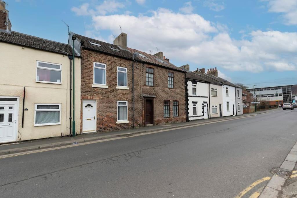Town Centre & All The Comforts! Guisborough Extérieur photo